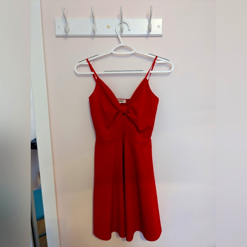 Cute Red Dress (Be-you-ti-ful)